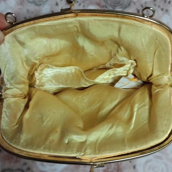*Price drop *Vintage purse by Laura - Picture 2 of 4